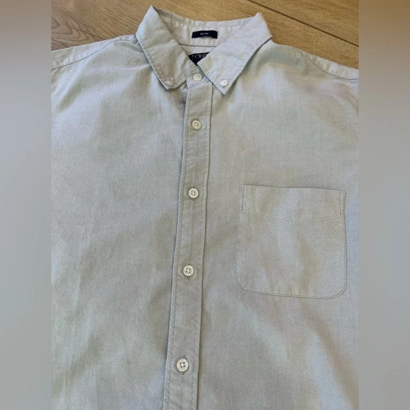 J crew NWOT
Slim 
Flex Oxford 
Size md 
Light grey 
Pit to pit 22”
Length 28.5” - Picture 5 of 9